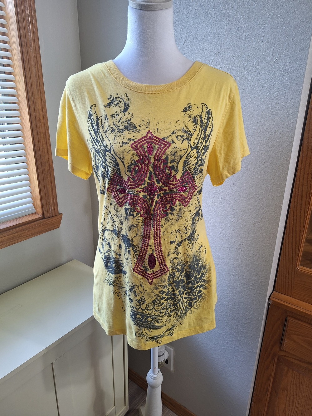 Source Unknown Yellow Short Sleeve Tee with Pink Rhinestone Cross